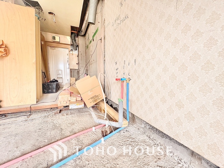 キッチン 手元の収納から、足元の収納までが全てスライド式で、奥のスペースまで有効に活用できます。奥まで上から見渡せるので、たまにしか使わない調理器具もサッと取出せます。