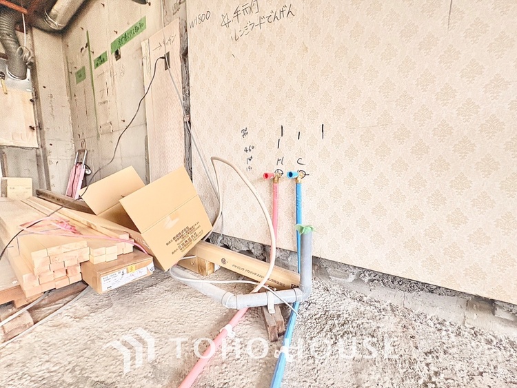 キッチン ◆愛育◆キッチンは家族の絆を育む大切な空間。シンプルで使い易いSystemKitchenで愉しく作る料理は愛情のある美味しいご馳走に。家族で使える広々としたダイニングキッチンです。