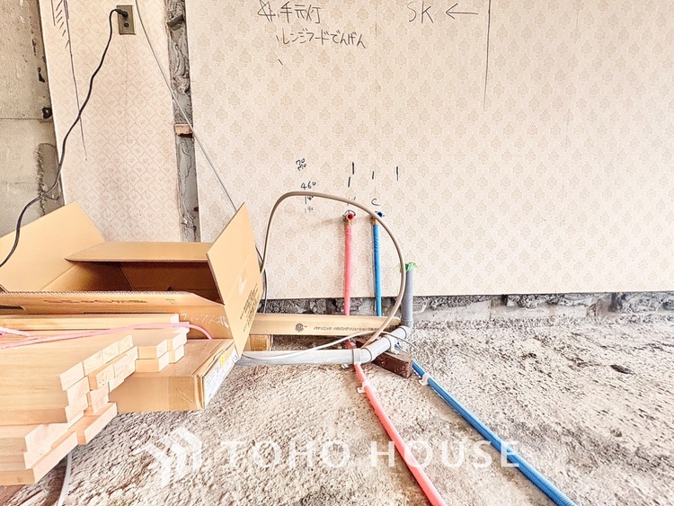 キッチン 広々としたキッチンのシンクは、料理の準備と片付けを楽にし、使いやすさを最大限に引き立てます。