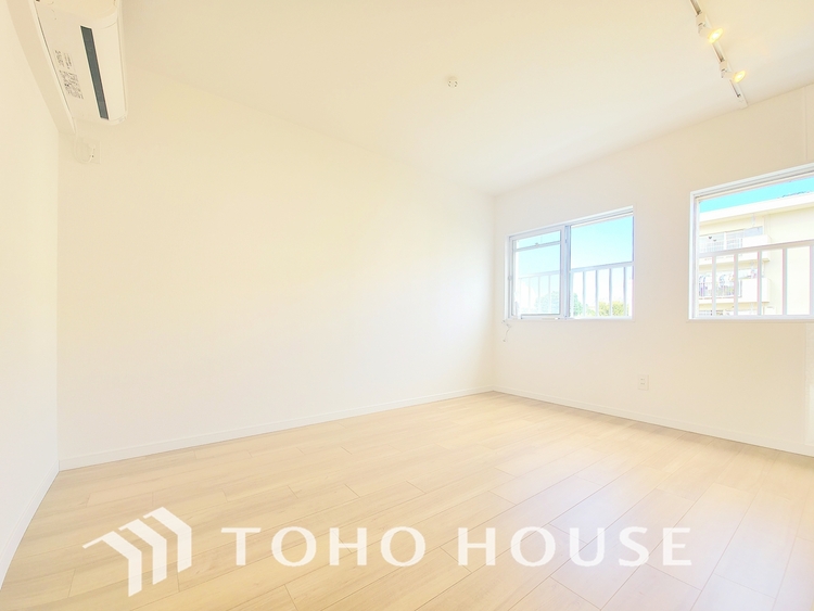 内装 極上のプライベート空間が、深い安らぎを誘います。一日の疲れを忘れさせる静けさと、心地よい目覚めを約束する聖域です。