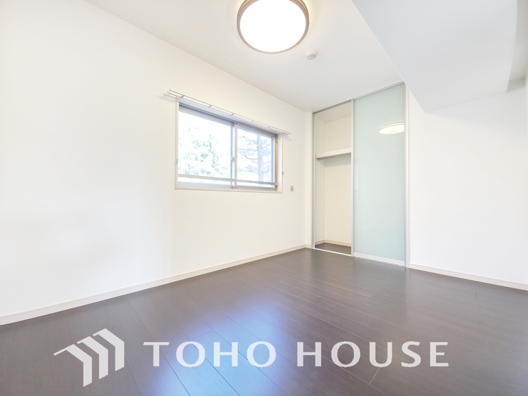 内装 極上のプライベート空間が、深い安らぎを誘います。一日の疲れを忘れさせる静けさと、心地よい目覚めを約束する聖域です。