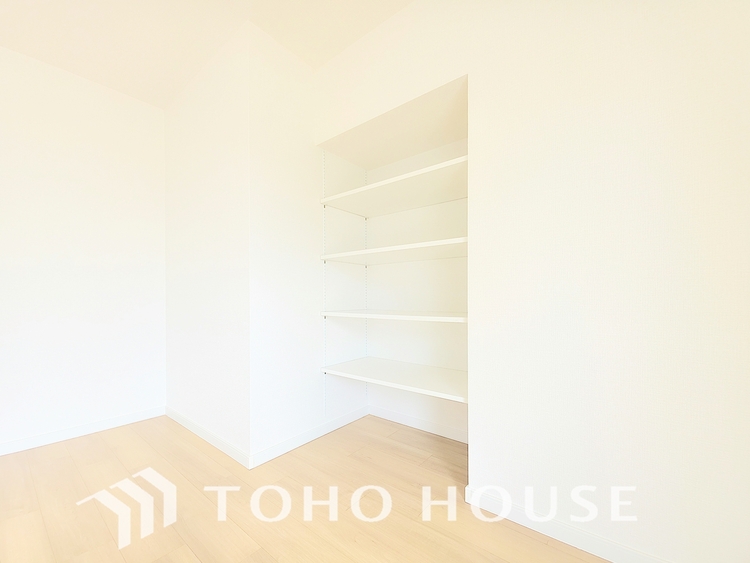 収納 空間の魔法。デッドスペースを徹底的に活用した大容量収納が、暮らしを豊かに整理し、広々とした居住空間を叶えます。