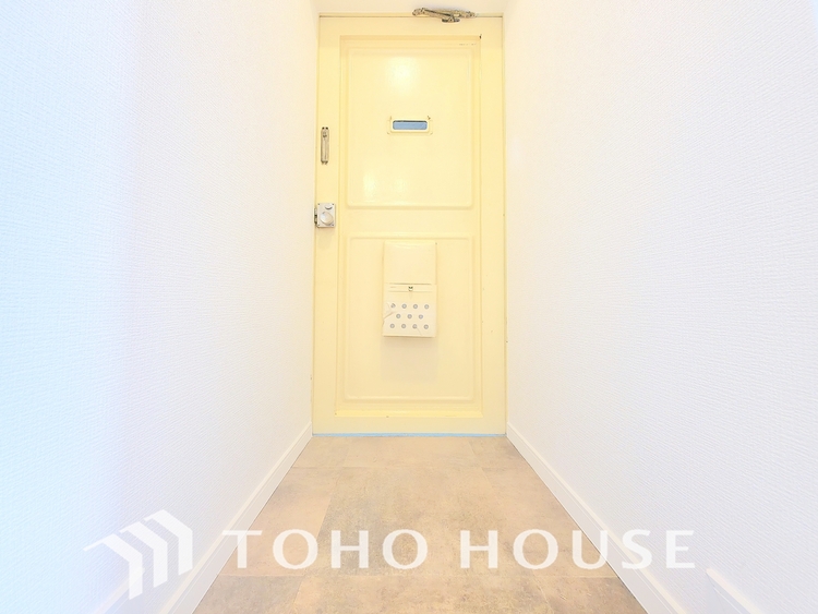 玄関 住まいの顔となるエントランス。洗練されたデザインと充足した収納が、あなたとゲストを心地よく迎える上質な空間です。