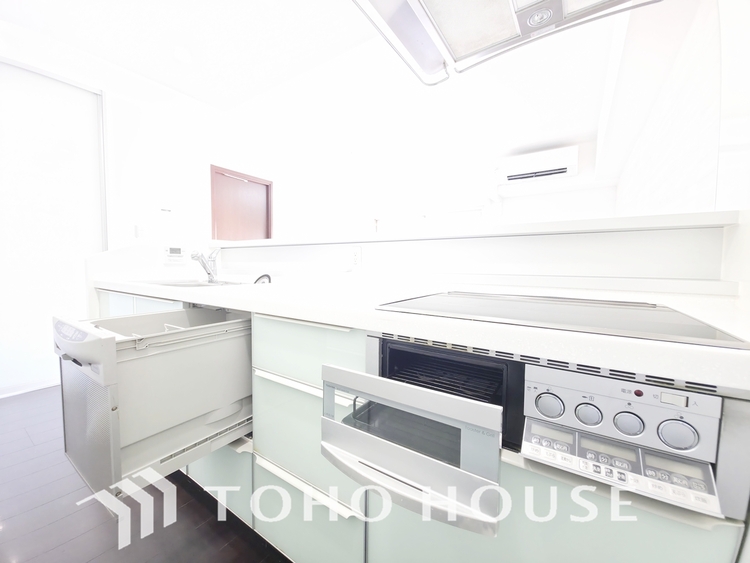 キッチン あなたの創造性を刺激する舞台。最新の機能と美しいデザインが融合し、料理の時間を至福の瞬間に変えます。