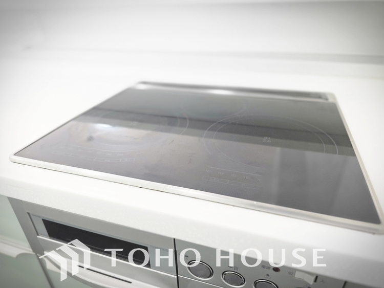 キッチン あなたの創造性を刺激する舞台。最新の機能と美しいデザインが融合し、料理の時間を至福の瞬間に変えます。