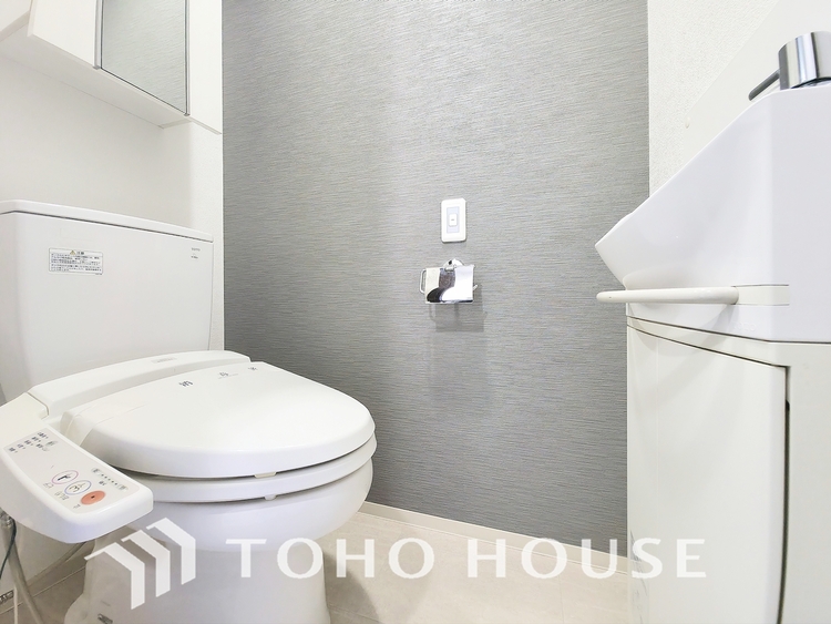 トイレ 清潔でプライベートな時間を守る空間。最新の機能と静謐なデザインが、訪れる人に心地よい安心感を与えます。