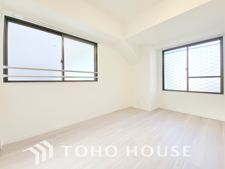 内装 極上のプライベート空間が、深い安らぎを誘います。一日の疲れを忘れさせる静けさと、心地よい目覚めを約束する聖域です。