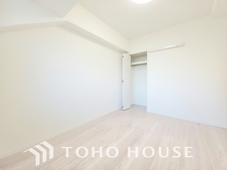 内装 極上のプライベート空間が、深い安らぎを誘います。一日の疲れを忘れさせる静けさと、心地よい目覚めを約束する聖域です。