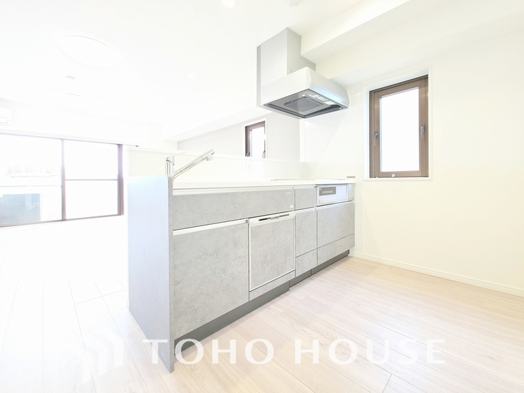 キッチン あなたの創造性を刺激する舞台。最新の機能と美しいデザインが融合し、料理の時間を至福の瞬間に変えます。