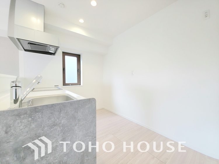 キッチン あなたの創造性を刺激する舞台。最新の機能と美しいデザインが融合し、料理の時間を至福の瞬間に変えます。