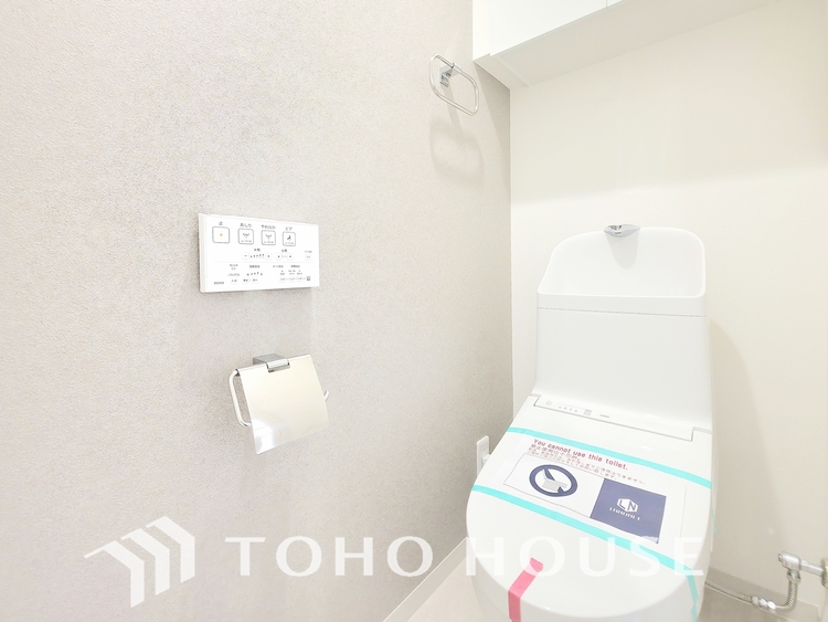 トイレ 清潔でプライベートな時間を守る空間。最新の機能と静謐なデザインが、訪れる人に心地よい安心感を与えます。