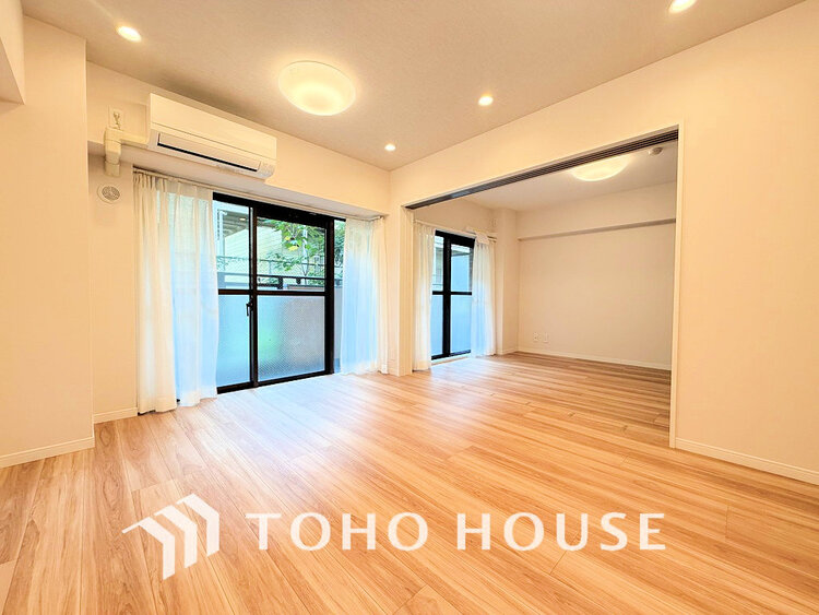 内装 家族みんなが爽やかに過ごせるように、光をたっぷり取り込んだLDK