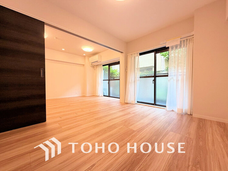 内装 採光もある洋室は、くつろぎのひと時を過ごすのにぴったり