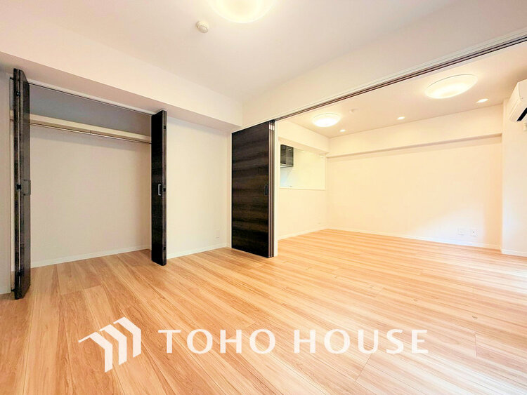 内装 シンプルですっきりとした室内は飽きのこない居心地の良い雰囲気