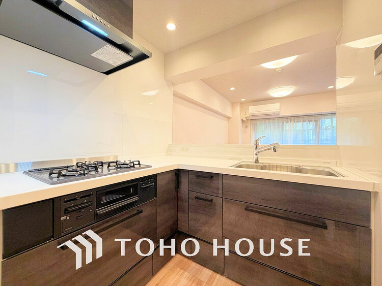 キッチン シンプルな部屋の雰囲気に溶け合うナチュラルキッチン