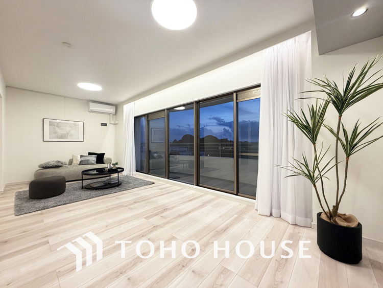 内装 広がりのある住空間、家族が集まるリビング・ダイニング