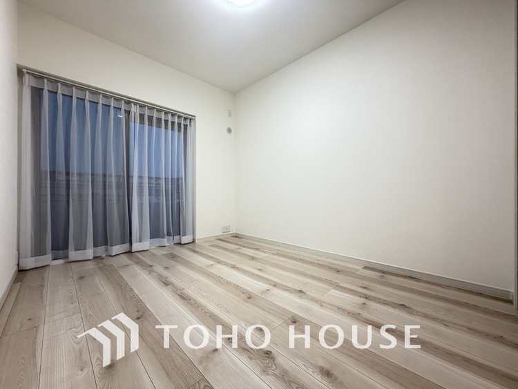 内装 採光もある洋室は、くつろぎのひと時を過ごすのにぴったり