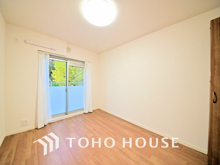 内装 採光もある洋室は、くつろぎのひと時を過ごすのにぴったり