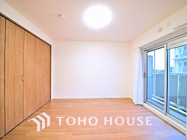 内装 シンプルですっきりとした室内は飽きのこない居心地の良い雰囲気