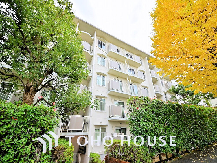 外観 〜南東向きのため陽当たり良好〜使い勝手のいい3LDK〜小中学校近くでお子様にも安心です〜