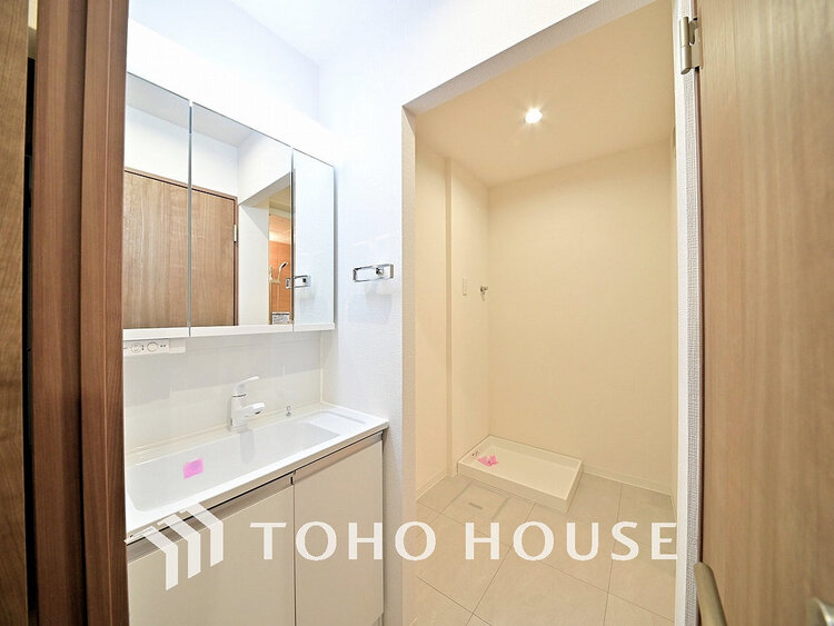 洗面 大きな洗面鏡付き、朝の身支度も楽しくなりますね