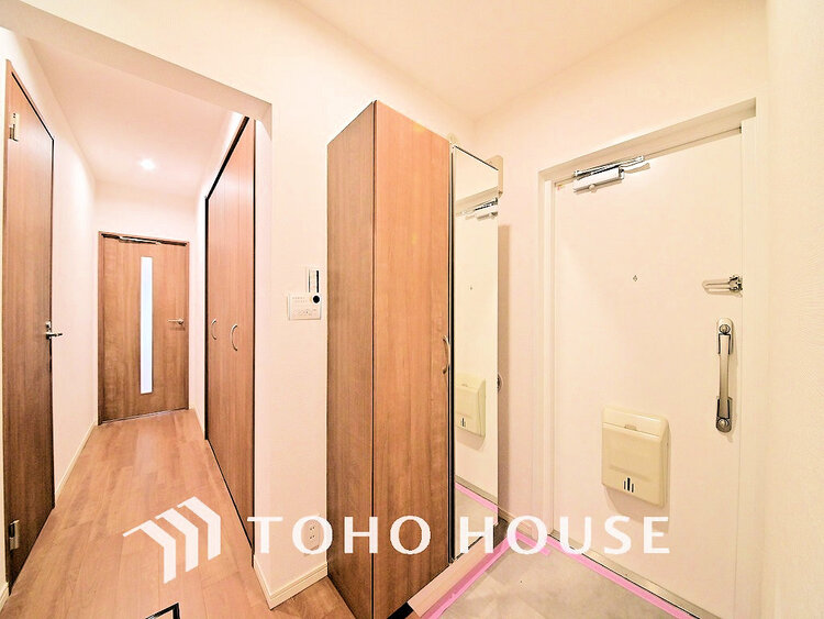 玄関 落ち着いた雰囲気の玄関、家族の帰りを暖かく迎えてくれます