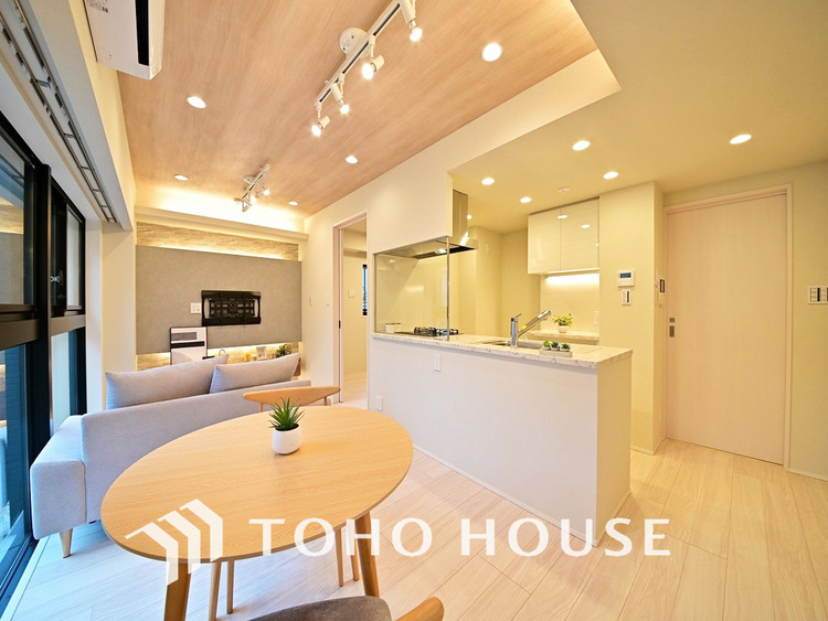 内装 広がりのある住空間、家族が集まるリビング・ダイニング