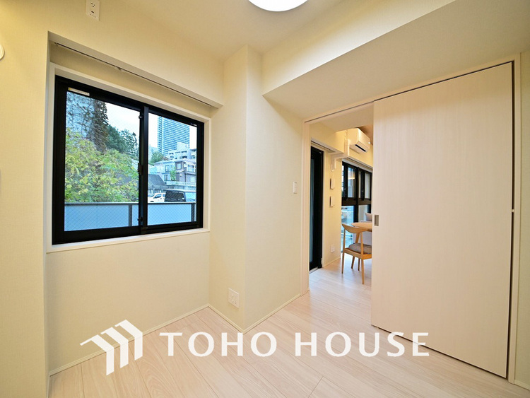 内装 採光もある洋室は、くつろぎのひと時を過ごすのにぴったり