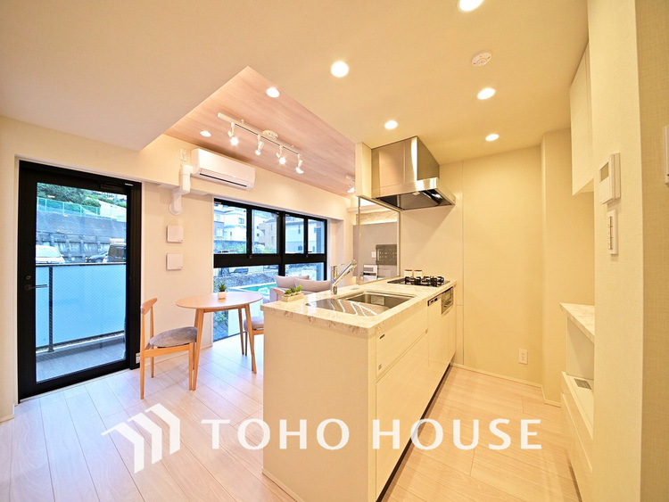 キッチン シンプルな部屋の雰囲気に溶け合うナチュラルキッチン