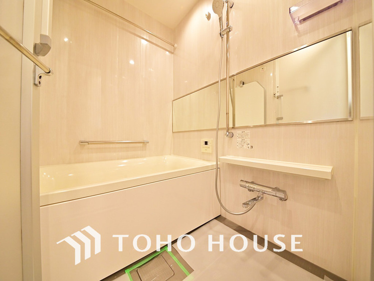 風呂 一日の疲れを癒すバスルームは、心地よいリラックスを叶える清潔感溢れる空間