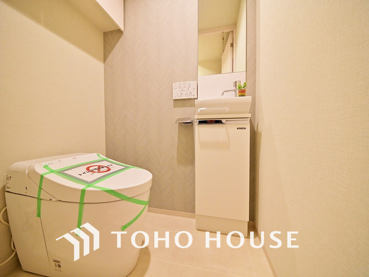 トイレ 清潔な洗浄機能付温水シャワートイレ