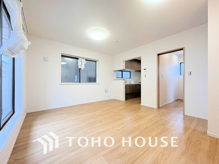 内装 上質な時間を育む暮らしのメインステージ。寛ぎとコミュニケーションを育む居心地のよい場所