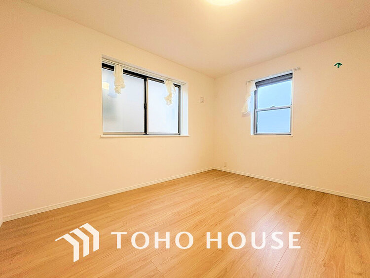 内装 採光もある洋室は、くつろぎのひと時を過ごすのにぴったり