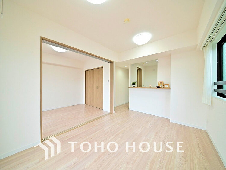 内装 広がりのある住空間、家族が集まるリビング・ダイニング