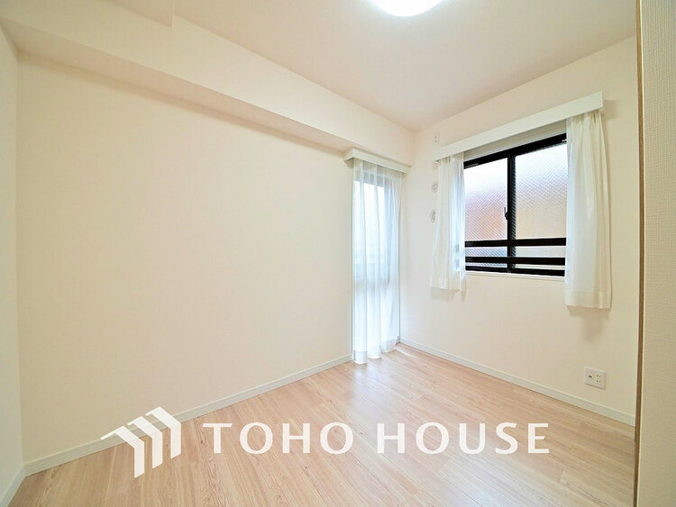 内装 採光もある洋室は、くつろぎのひと時を過ごすのにぴったり