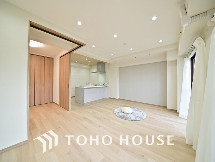 内装 広がりのある住空間、家族が集まるリビング・ダイニング