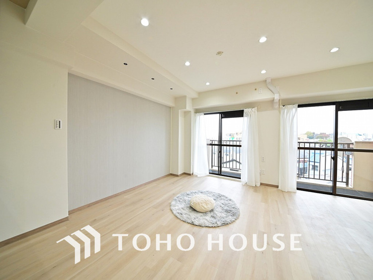 内装 柔らかな陽のそそぐ心地よいリビングダイニング