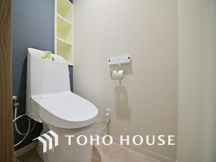 トイレ 清潔な洗浄機能付温水シャワートイレ