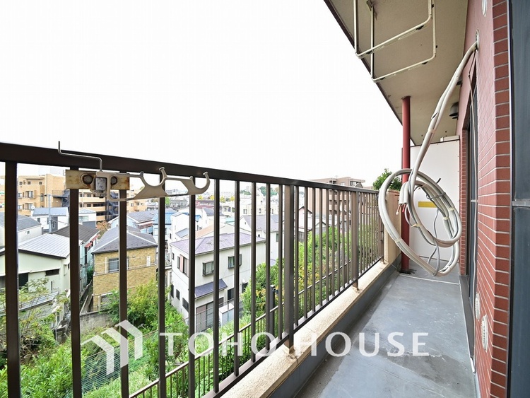 バルコニー 陽当たり良好なバルコニー
