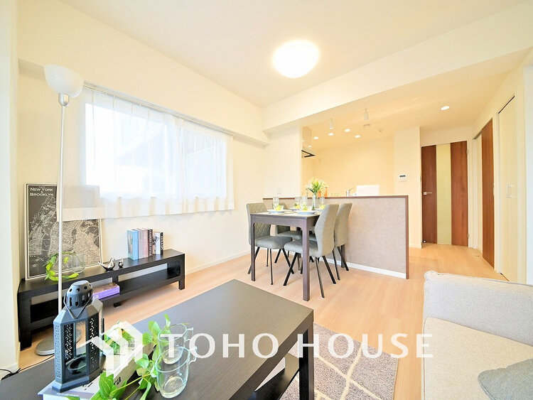 内装 家族みんなが爽やかに過ごせるように、光をたっぷり取り込んだLDK