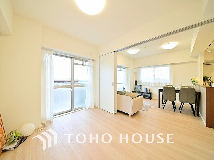 内装 シンプルですっきりとした室内は飽きのこない居心地の良い雰囲気