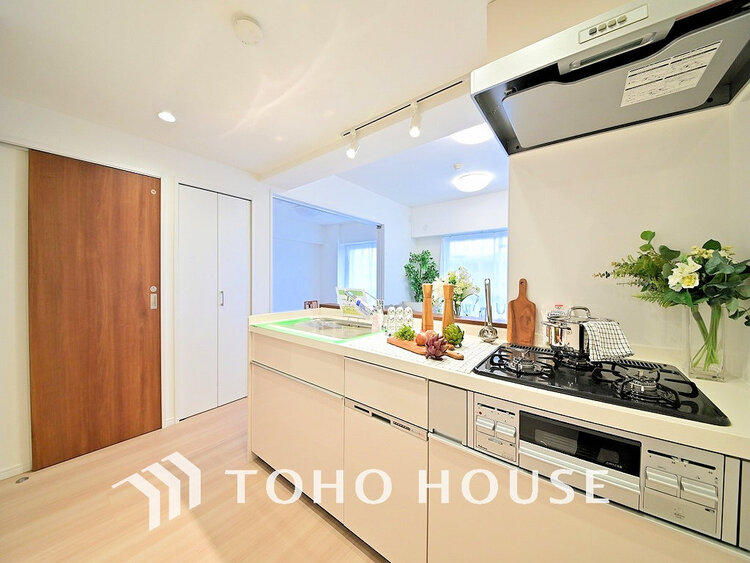 キッチン シンプルな部屋の雰囲気に溶け合うナチュラルキッチン