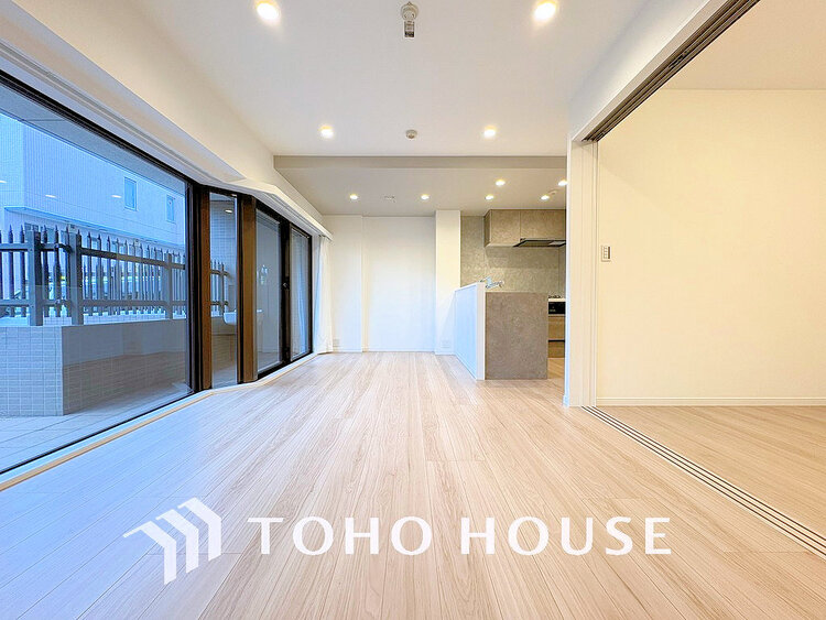 内装 家族みんなが爽やかに過ごせるように、光をたっぷり取り込んだLDK