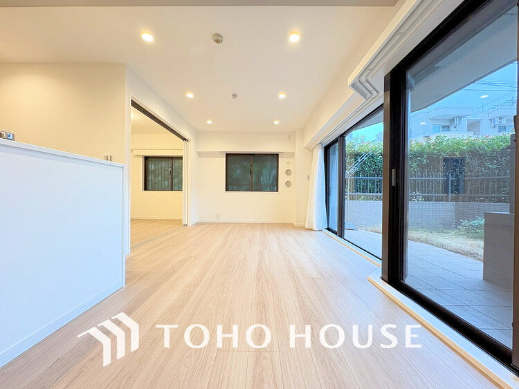 内装 上質な時間を育む暮らしのメインステージ。寛ぎとコミュニケーションを育む居心地のよい場所