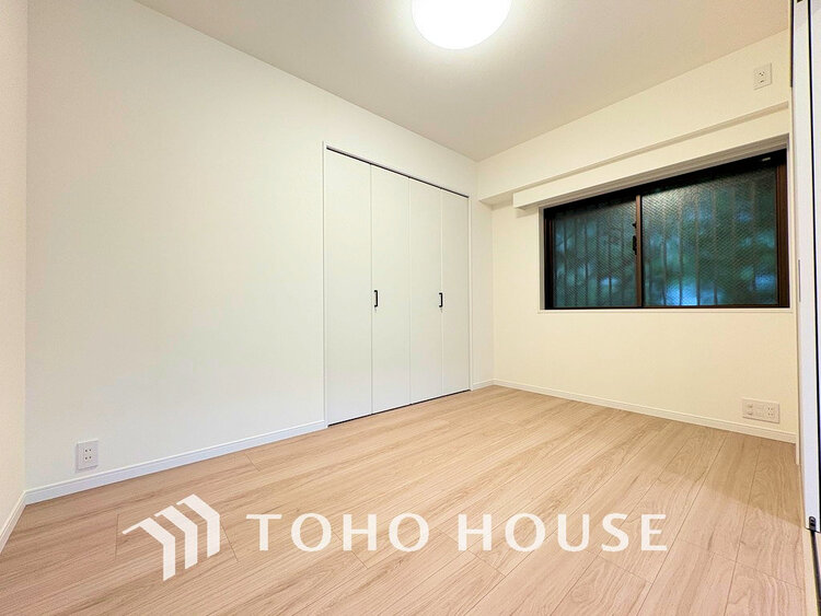 内装 採光もある洋室は、くつろぎのひと時を過ごすのにぴったり