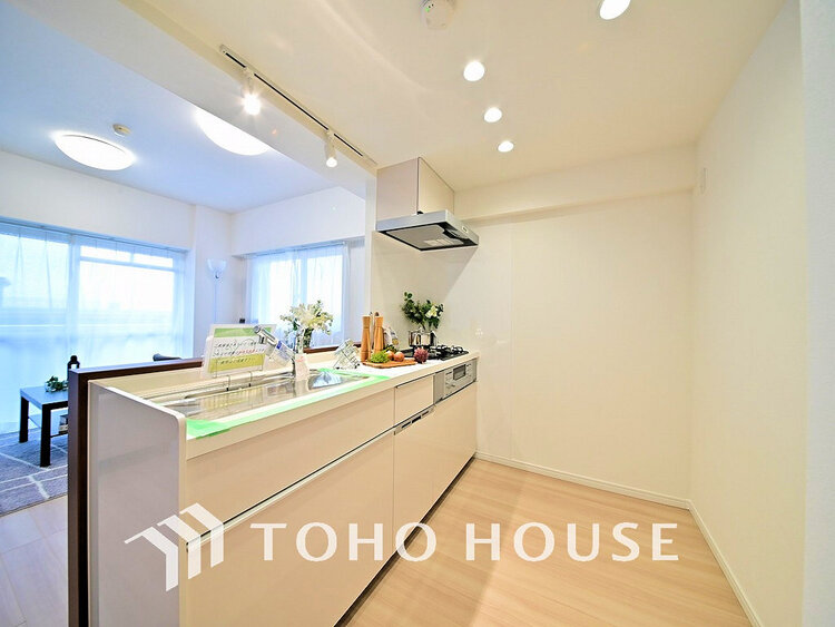 キッチン 落ち着きのあるカラーで統一された清潔感と気品が溢れるキッチン