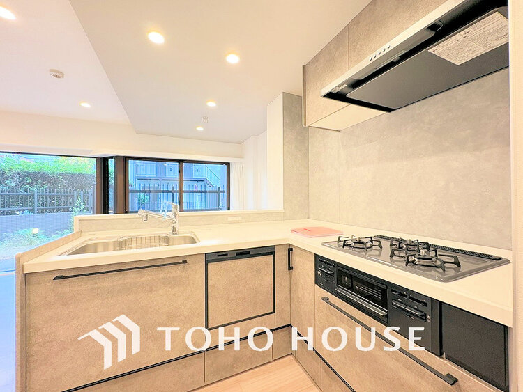 キッチン 落ち着きのあるカラーで統一された清潔感と気品が溢れるキッチン