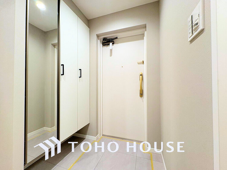 玄関 落ち着いた雰囲気の玄関、家族の帰りを暖かく迎えてくれます