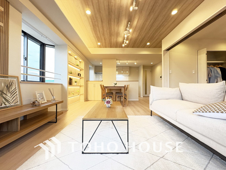 内装 広がりのある住空間、家族が集まるリビング・ダイニング