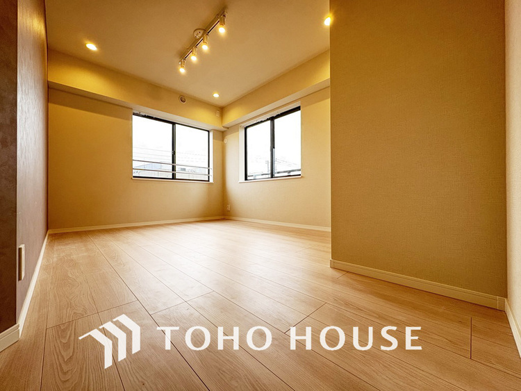 内装 採光もある洋室は、くつろぎのひと時を過ごすのにぴったり